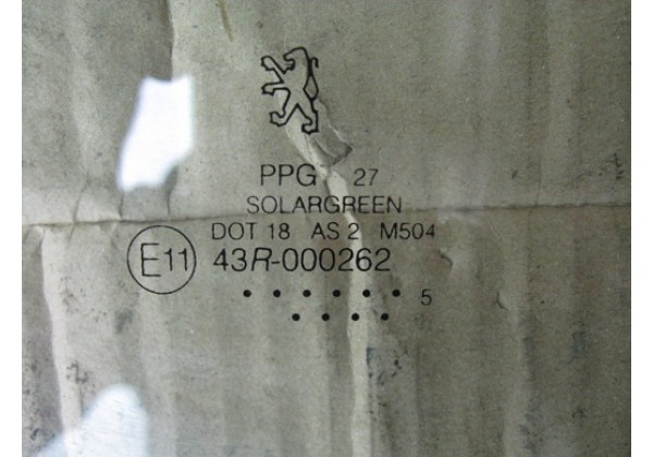 Cкло правої передньої дверки Peugeot 407, 9202G3